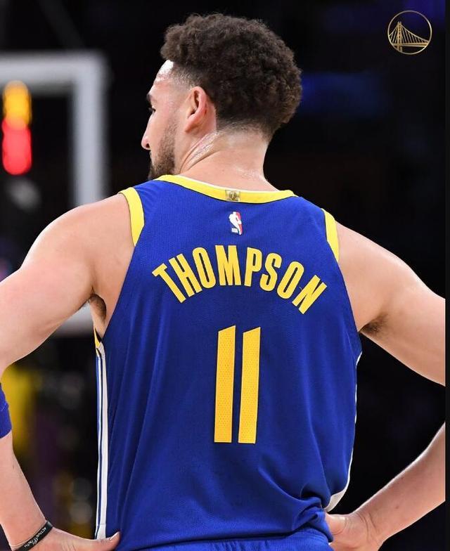 德罗西拿到执教热那亚首胜，目前带队成绩1胜2平保持不败（德罗西收获执教热那亚首胜，开局1胜2平延续不败）