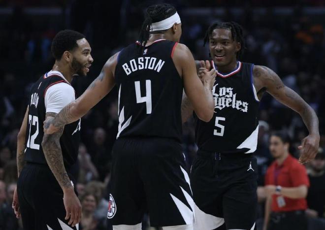 意媒：DV9受伤对尤文不一定是坏事，这将影响他明夏自由离队（意媒：DV9伤停未必对尤文不利，或改变其明夏自由身离队走向）