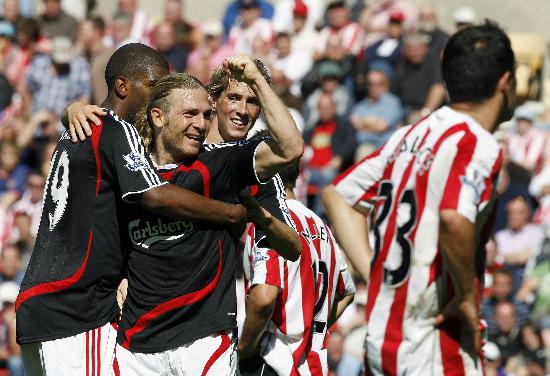 英超历史曾有7名球员节礼日戴帽：亨利、贝巴、贝尔、凯恩在列（英超历史上节礼日完成帽子戏法的球员共有7人：亨利、贝巴、贝尔、凯恩在列）