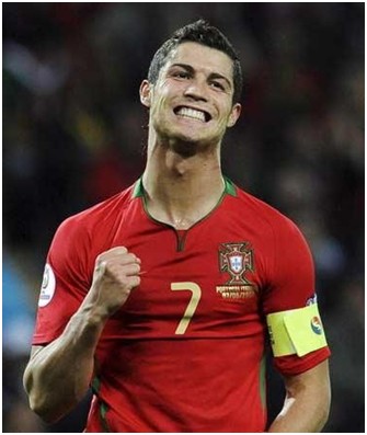 英博收官战以62330人刷新赛季中超上座纪录，比苏超单场最高多1人（英博收官战观众达62,330人，创本赛季中超上座新高，较苏超单场纪录多1人）