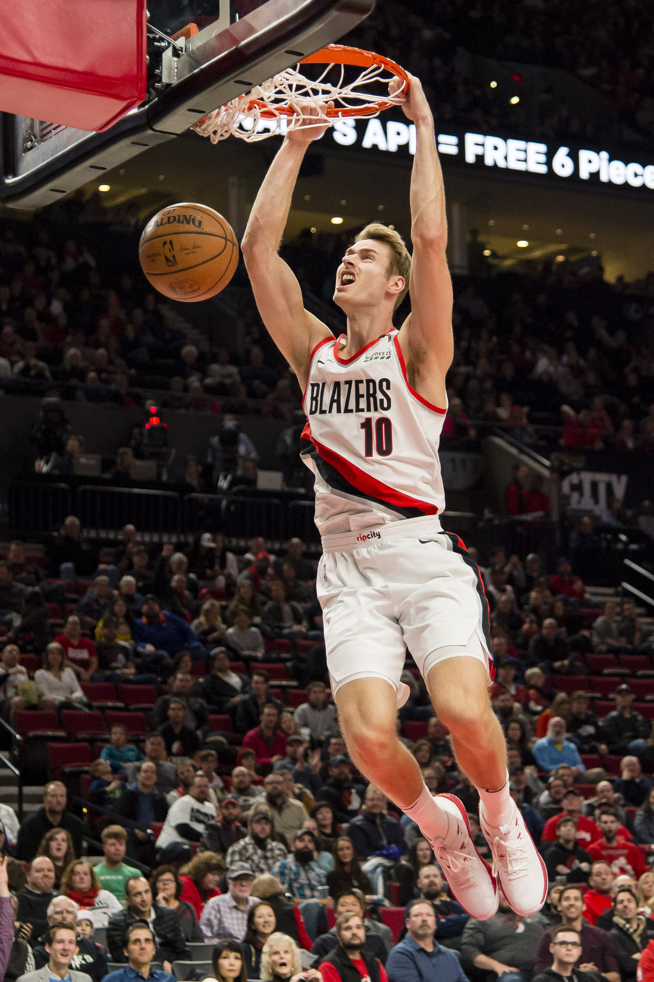 少一点表演，多一点节奏：弗里克描绘的亚马尔如何引领巴萨未来（少表演，重节奏：弗里克如何让亚马尔引领巴萨新纪元）