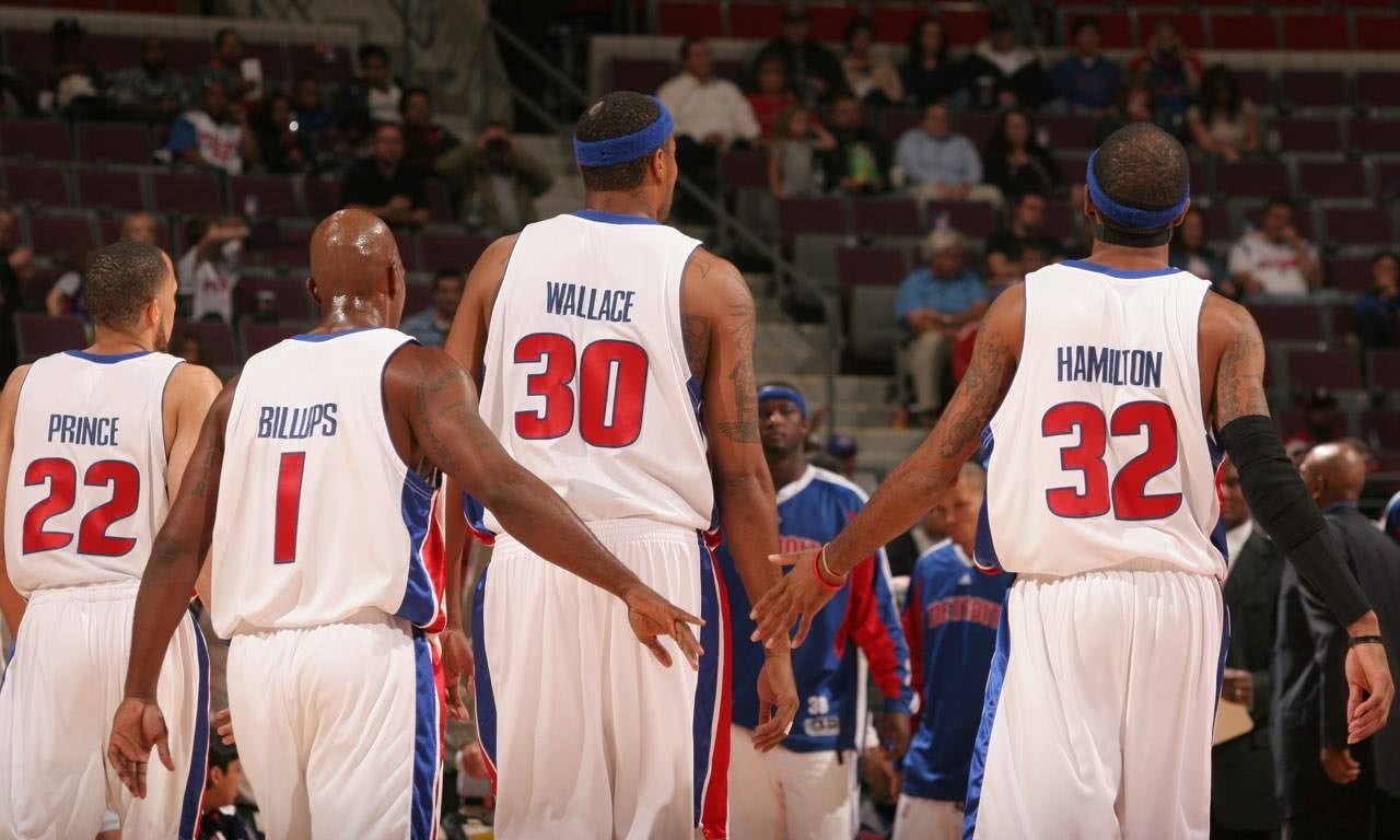 约基奇21+10+9砍下准三双，目送对手晋级淘汰赛（约基奇21分10篮板9助攻准三双难救主，对手挺进淘汰赛）